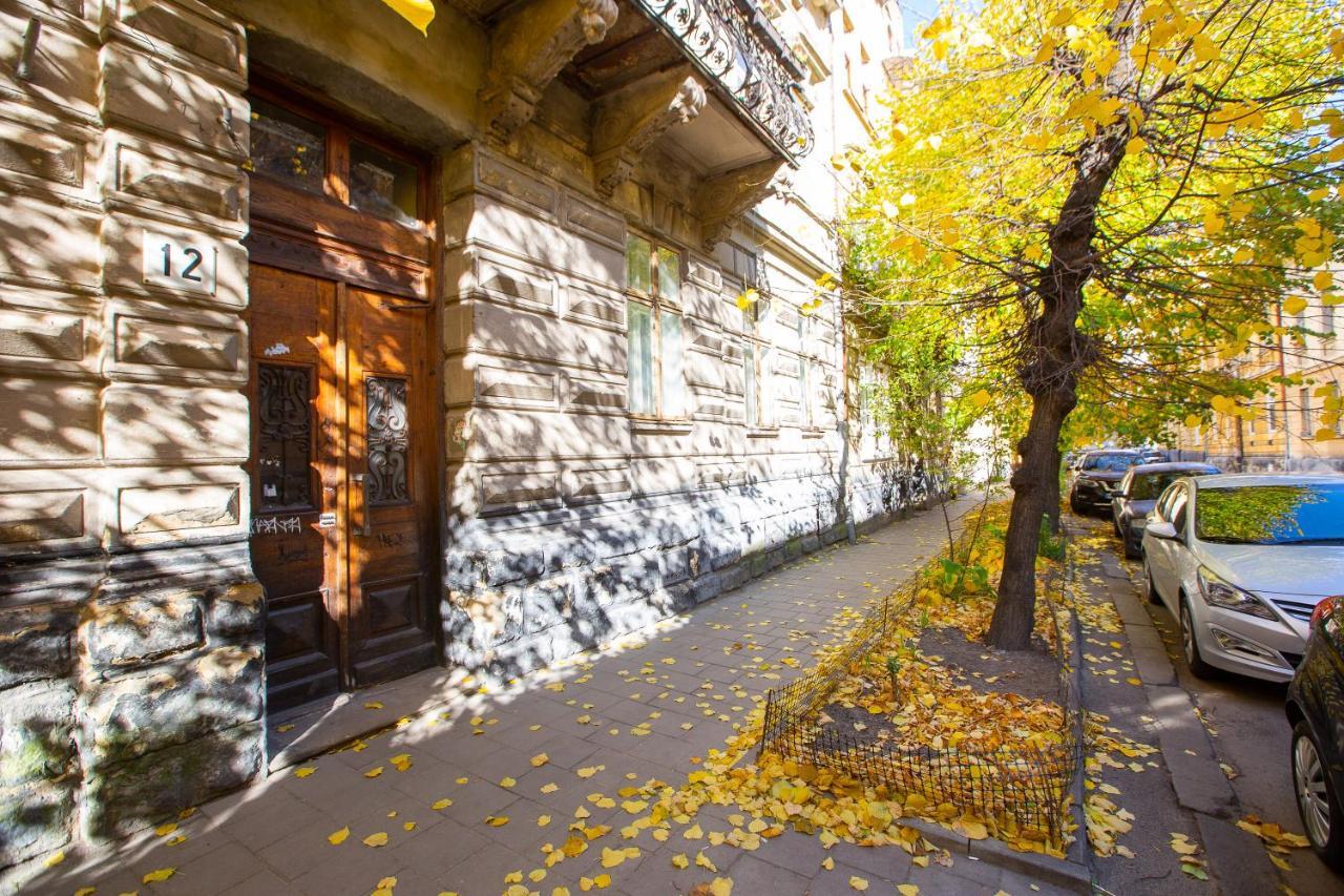 Апартаменти На Романчука В Центрі Lviv Exteriör bild